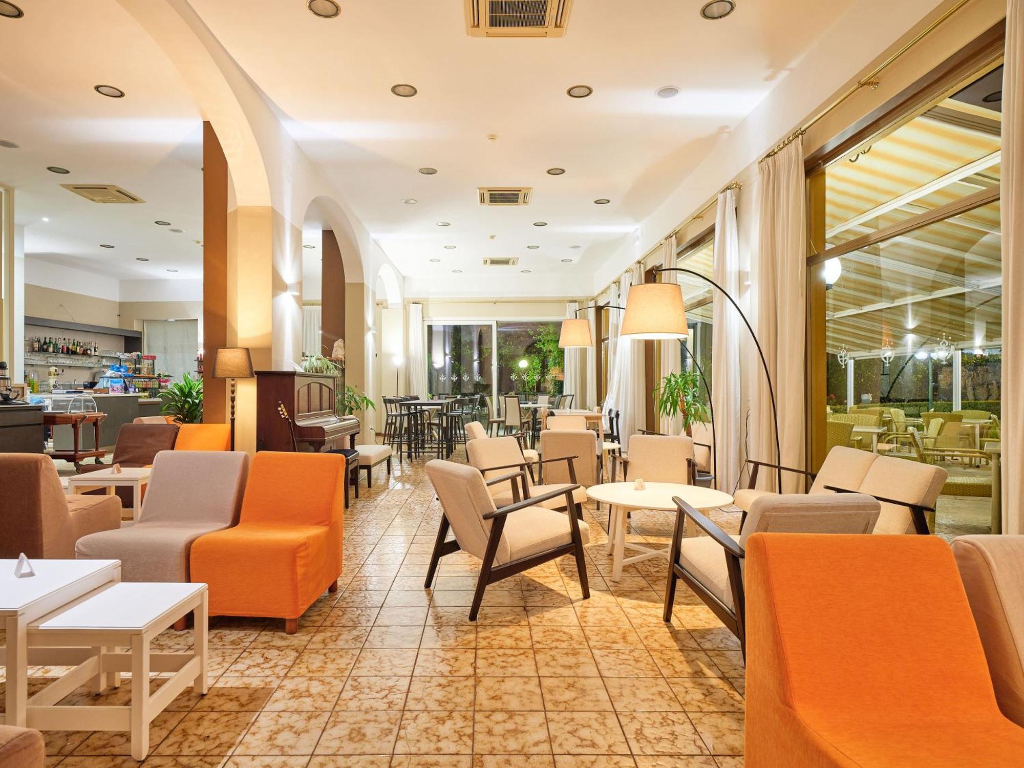 Hotel Bisesti ***S ガルダ エクステリア 写真