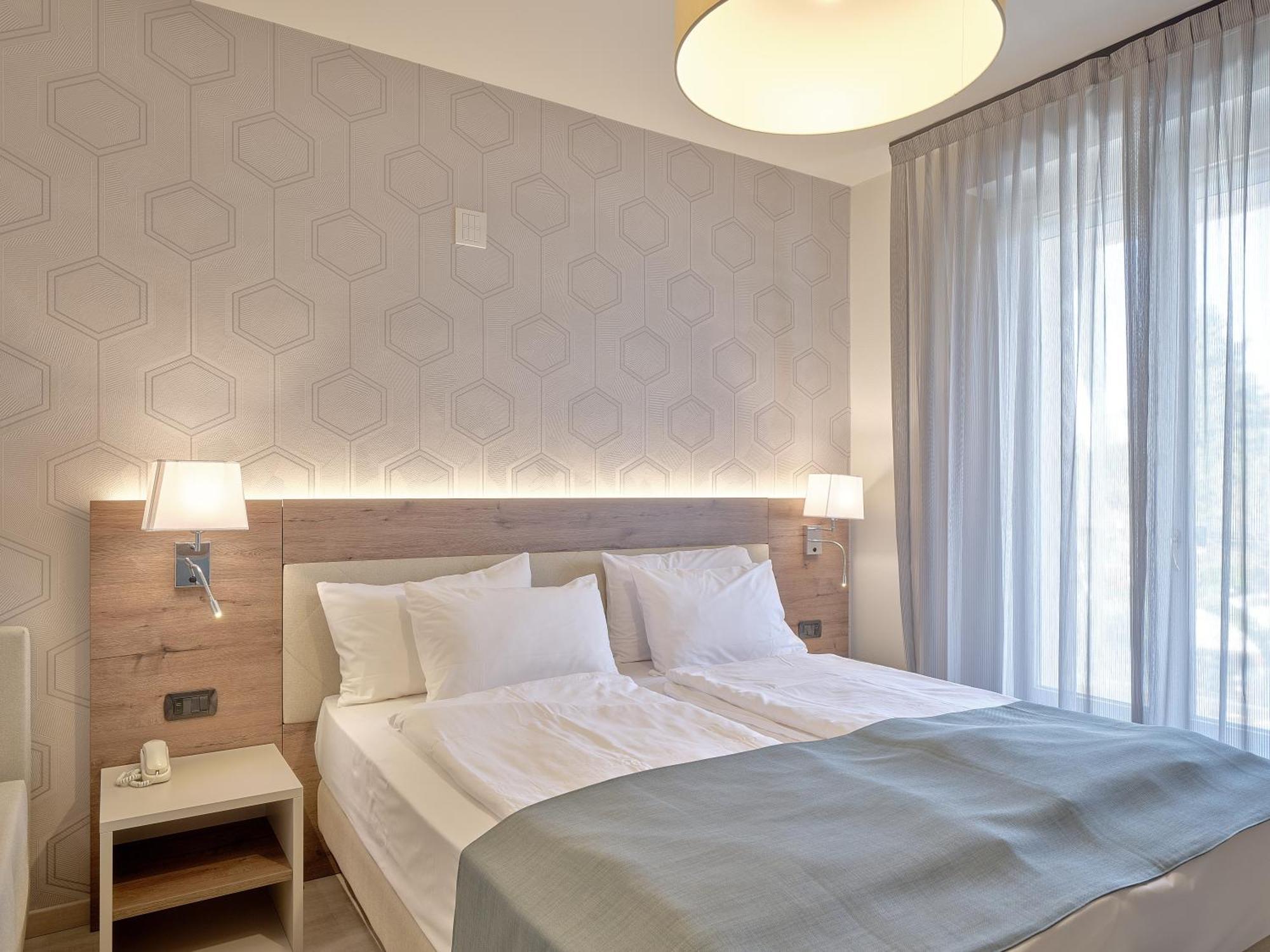 Hotel Bisesti ***S ガルダ エクステリア 写真