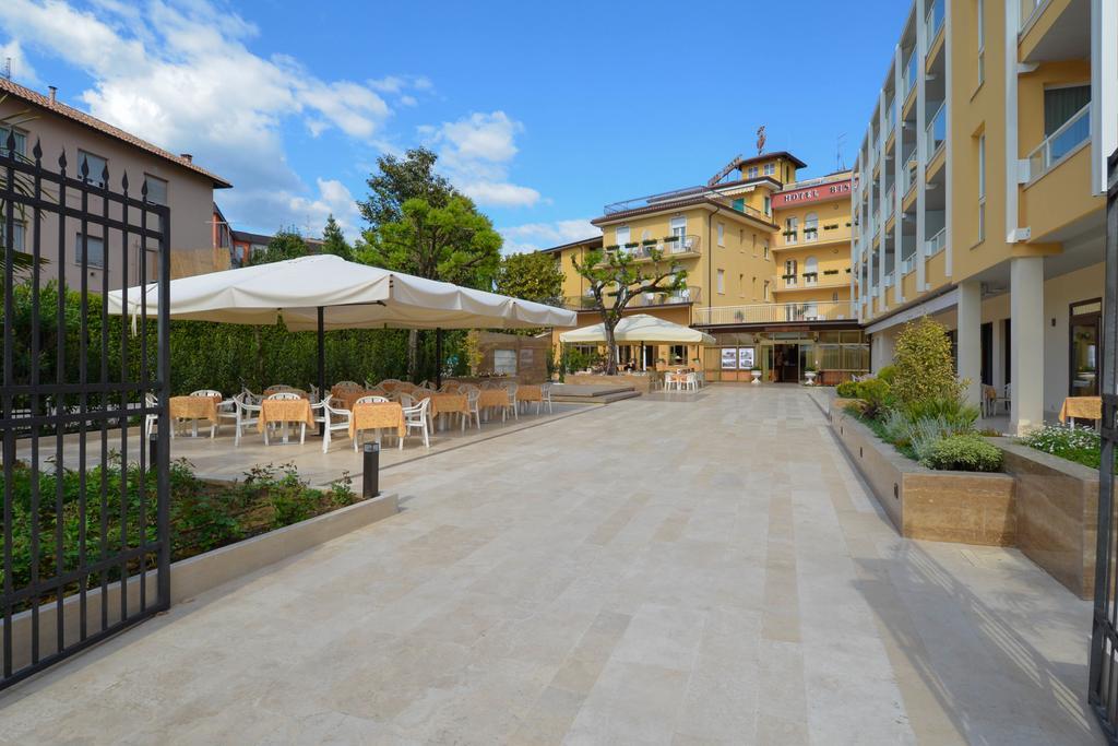 Hotel Bisesti ***S ガルダ エクステリア 写真