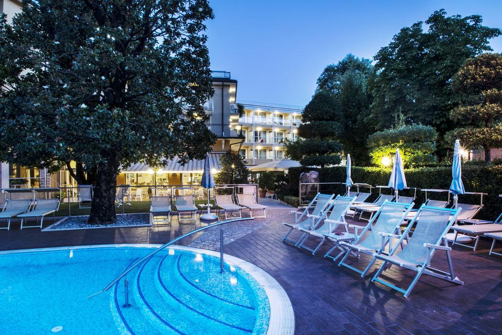 Hotel Bisesti ***S ガルダ エクステリア 写真