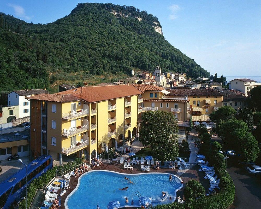 Hotel Bisesti ***S ガルダ エクステリア 写真