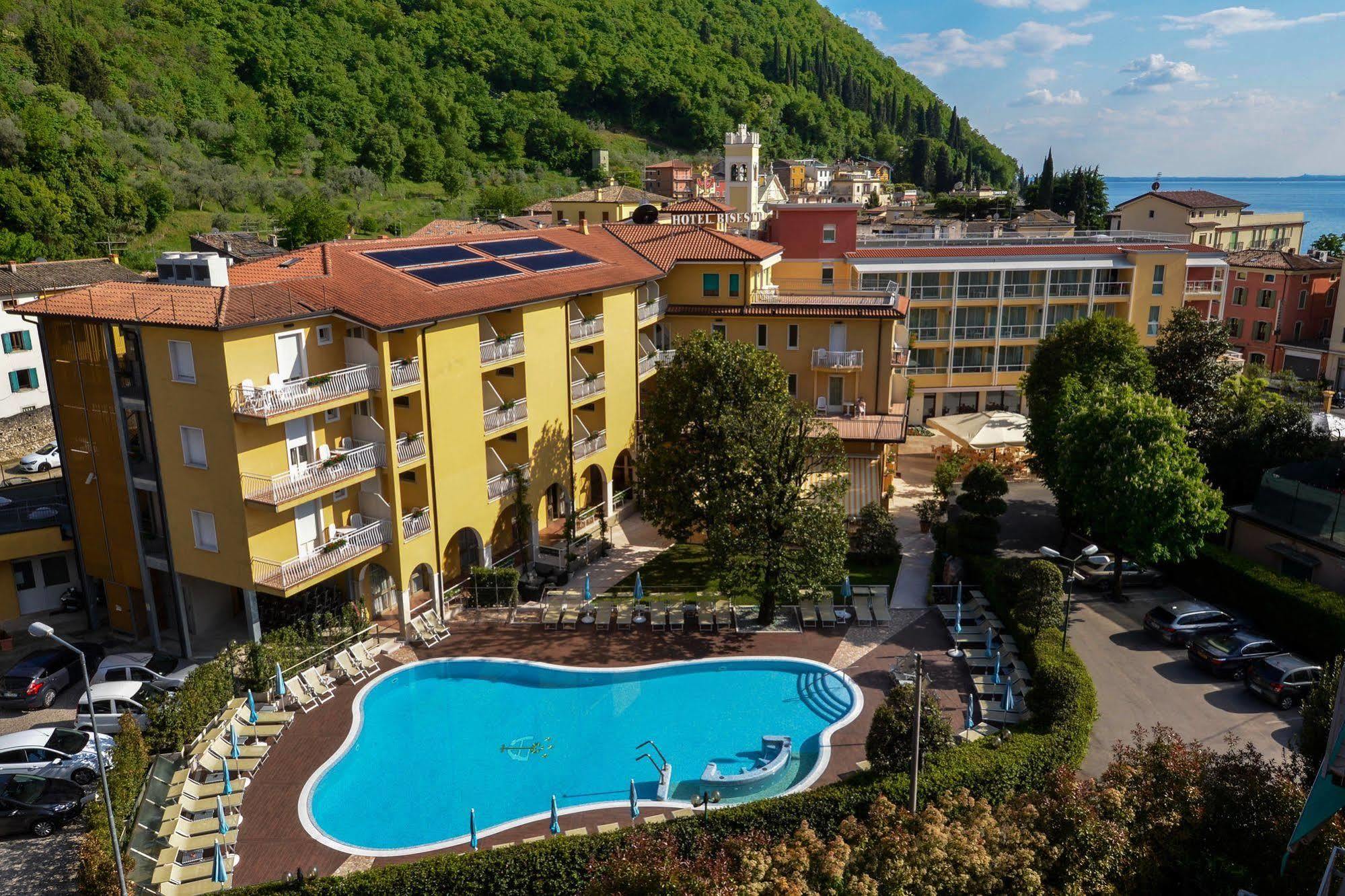 Hotel Bisesti ***S ガルダ エクステリア 写真